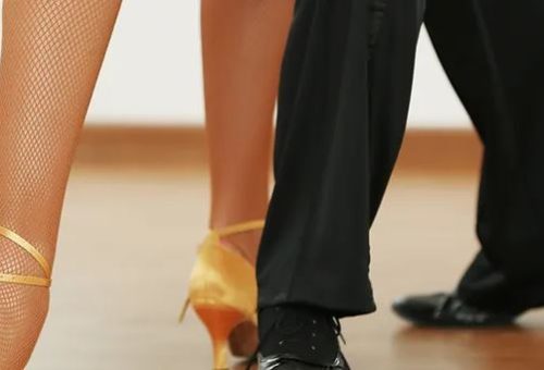 Bachata Kursu: Tutkulu Ritimlerle Dansın Sırlarını Keşfedin