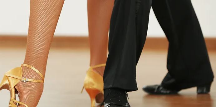 Bachata Kursu: Tutkulu Ritimlerle Dansın Sırlarını Keşfedin